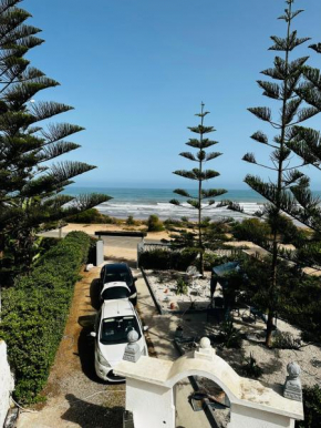 Seaside apartment ,Garden Level with Stunning Ocean View